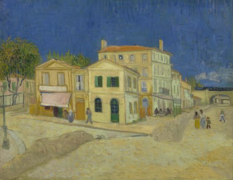 南仏の強い黄と青の家並み — 黄色い家（通り）（The Yellow House (The Street)）。Wikimedia Commons所蔵のPD画像。