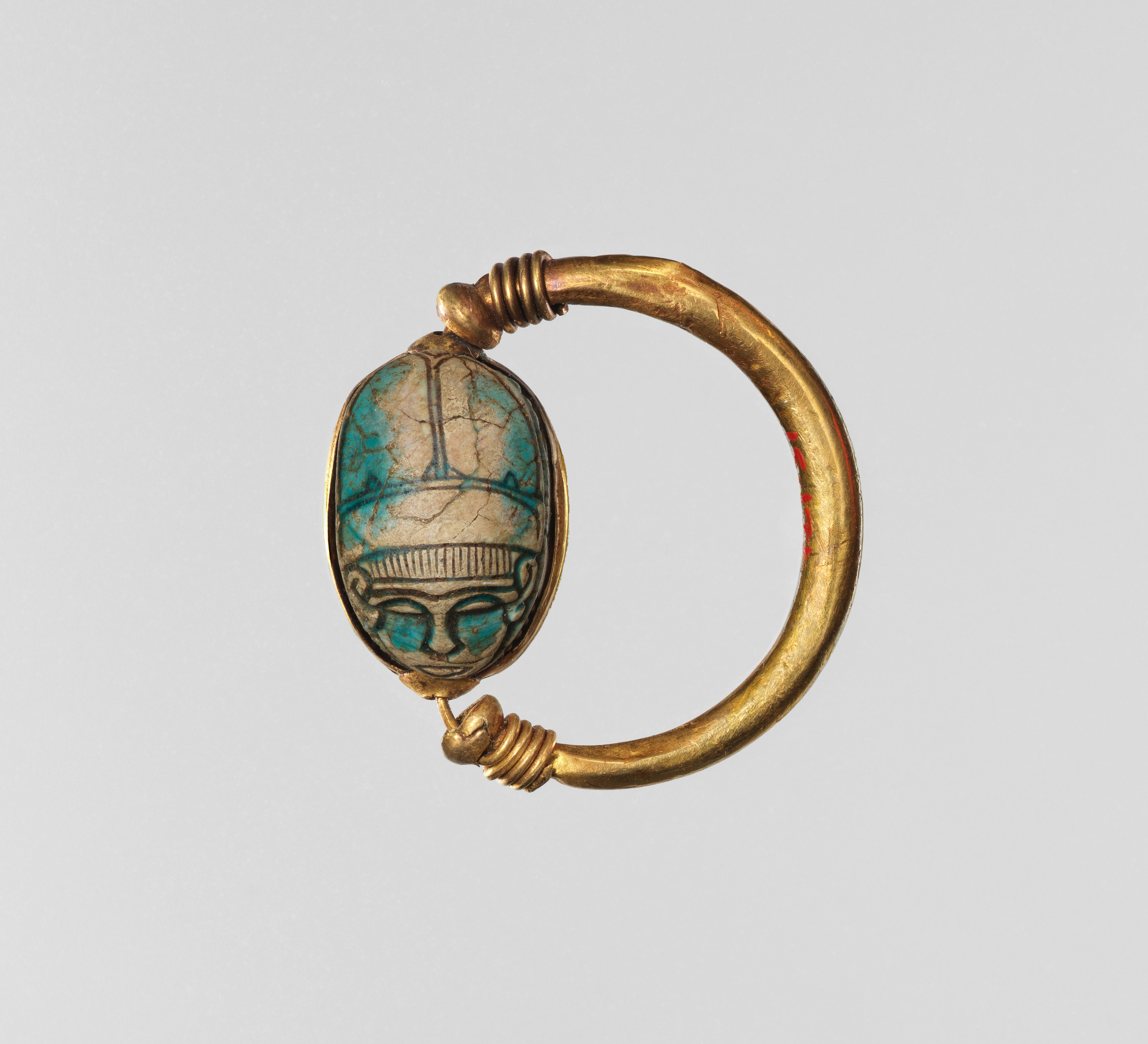 古代エジプトのスカラベ — スカラベの指輪（アウセルラー・アポピス銘）（Scarab Finger Ring Inscribed for Auserre Apophis）。The Metropolitan Museum of Art所蔵のPD画像。