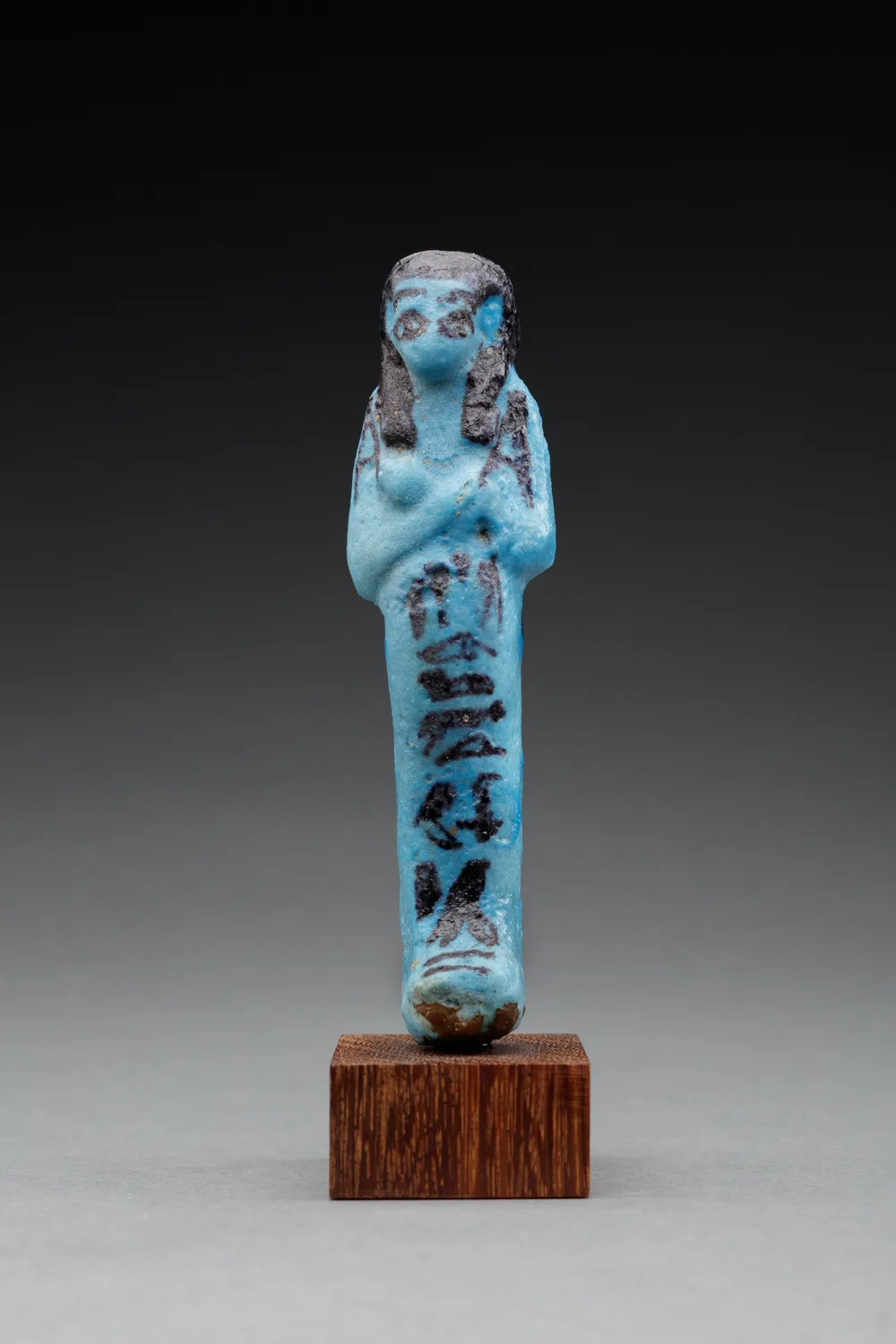 古代エジプトの装身具 — シェドスホリのシャブティ像（Shabti of Shedsuhori）。The Metropolitan Museum of Art所蔵のPD画像。