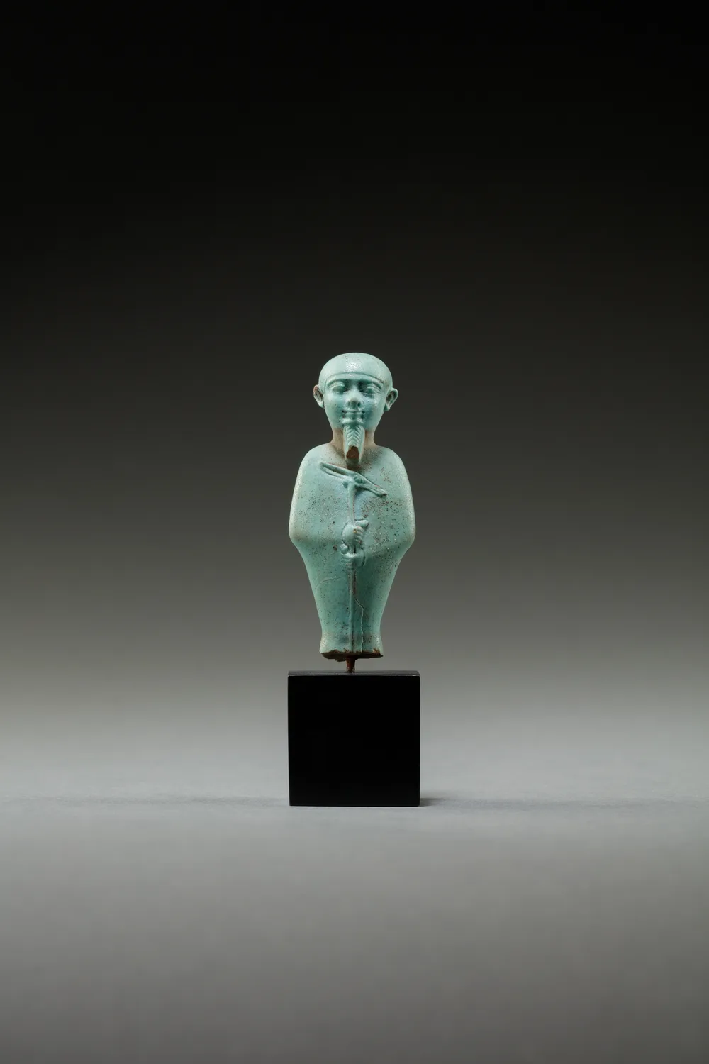 古代エジプトの装身具 — プタハ神像（Ptah Figure）。The Metropolitan Museum of Art所蔵のPD画像。