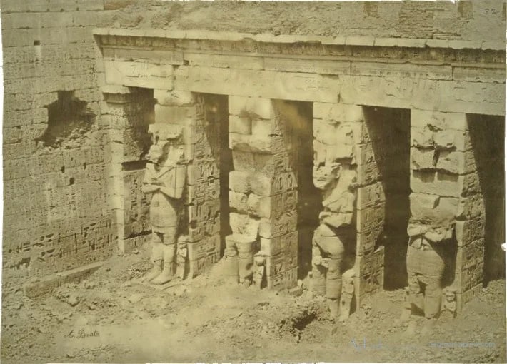 Medinet-Abou - inscription and the first court (Thebes) — カイロ／エジプトの古写真
