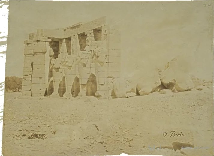 Ramesseum avec la statue de Sesostris (Thebes) — カイロ／エジプトの古写真