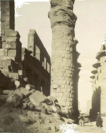 Karnak: vue des colonnes du milieu — カイロ／エジプトの古写真