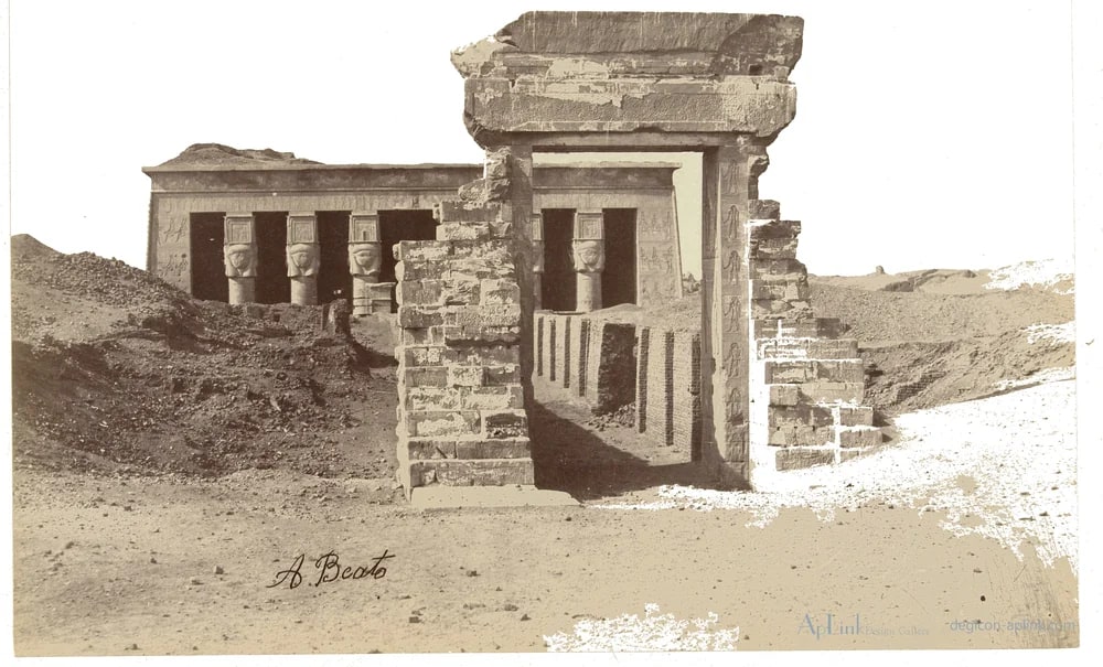 Restanten van het tempelcomplex van Dendera — カイロ／エジプトの古写真