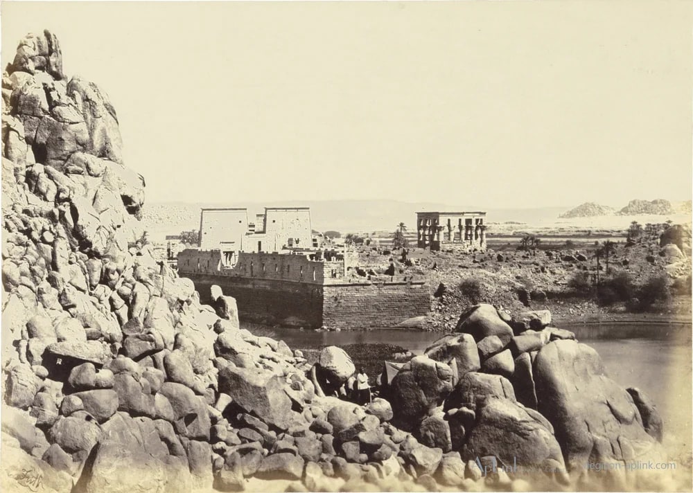 Gezicht op de zuidzijde van het eiland Philae — カイロ／エジプトの古写真