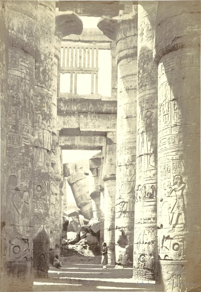 Zuilengalerij in de tempel van Karnak — カイロ／エジプトの古写真