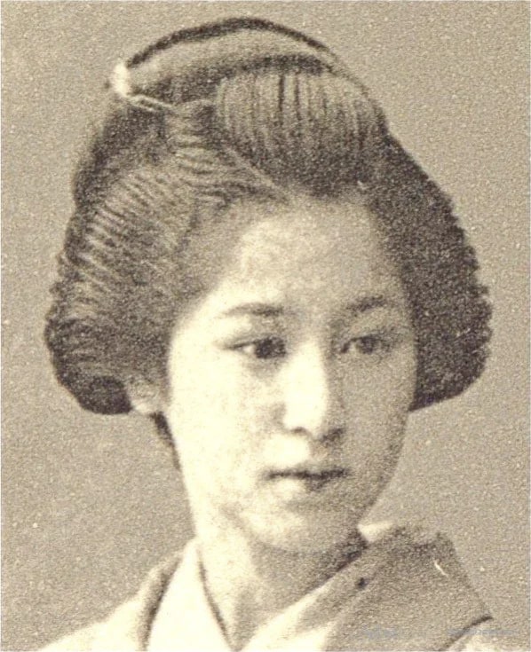Celebrated Geysha of Tokyo (105 portraits) — composite — 日本（幕末・明治）の手彩色写真
