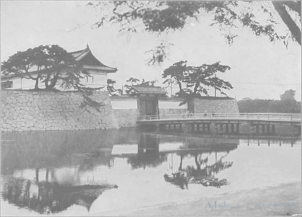 Scenes in the Eastern Capital of Japan — plate 0011b — 日本（幕末・明治）の手彩色写真