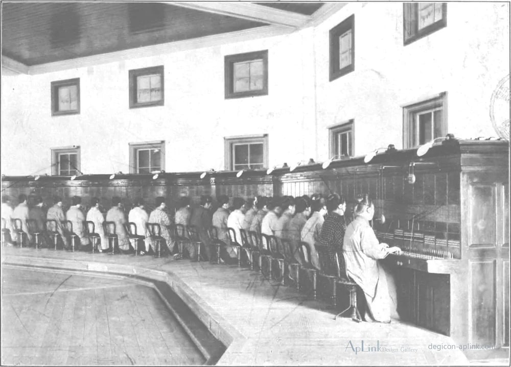 Scenes in the Eastern Capital of Japan — plate 0019b — 日本（幕末・明治）の手彩色写真