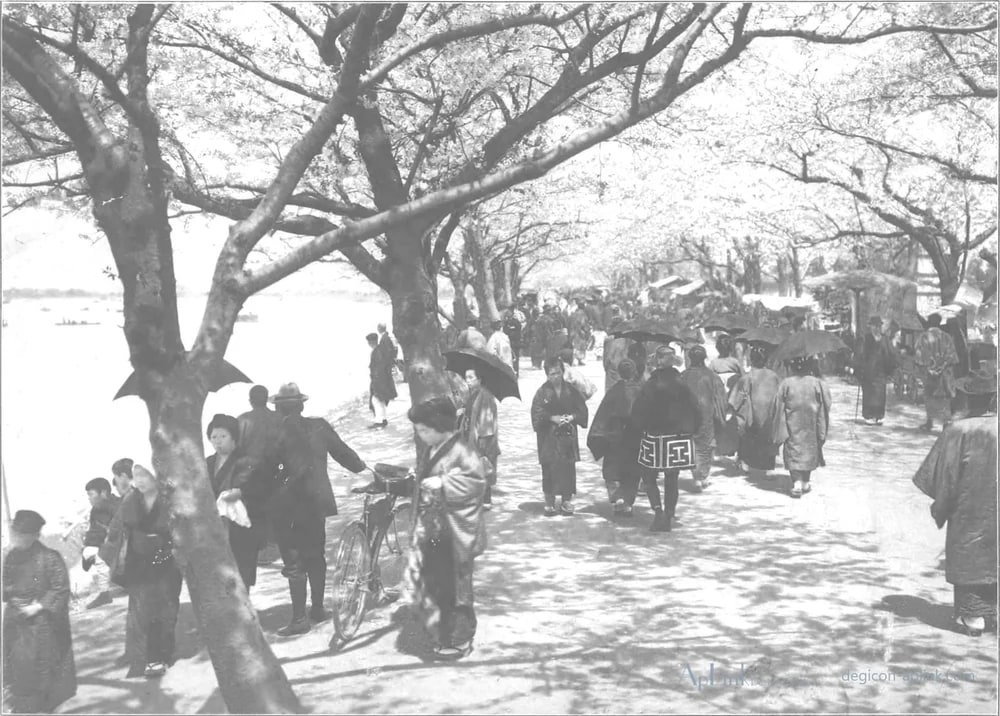 Scenes in the Eastern Capital of Japan — plate 0021a — 日本（幕末・明治）の手彩色写真