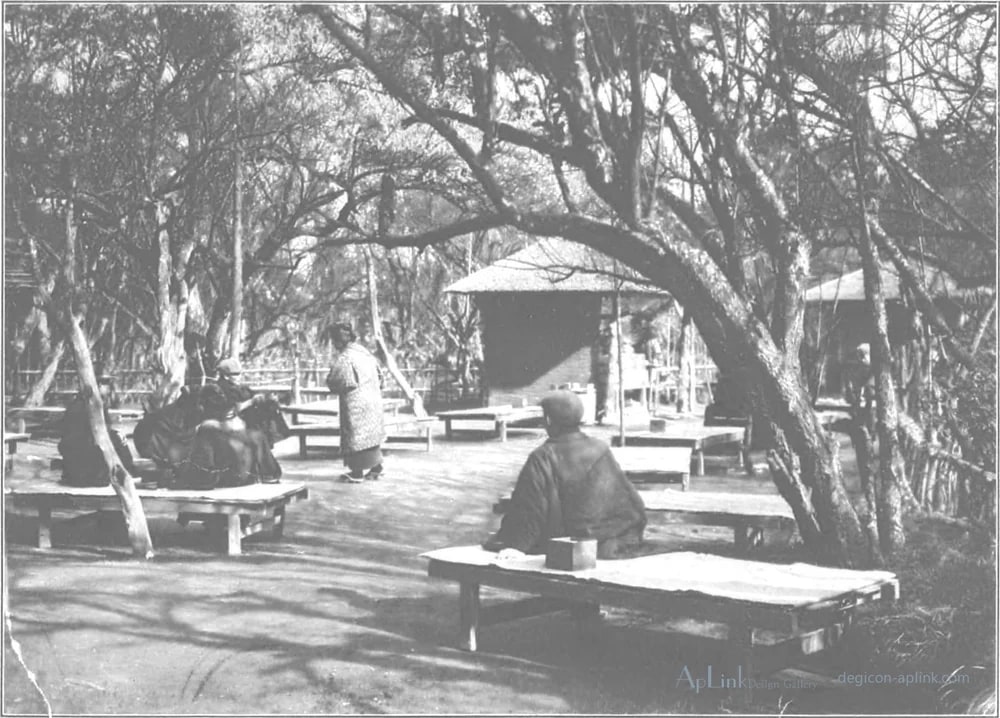 Scenes in the Eastern Capital of Japan — plate 0048b — 日本（幕末・明治）の手彩色写真