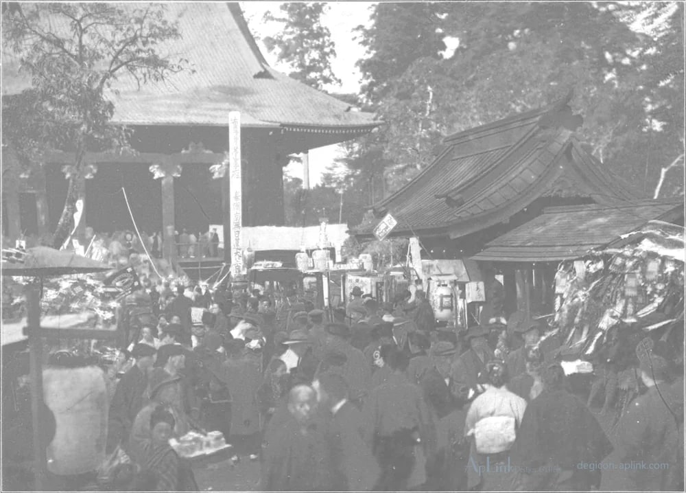 Scenes in the Eastern Capital of Japan — plate 0060b — 日本（幕末・明治）の手彩色写真