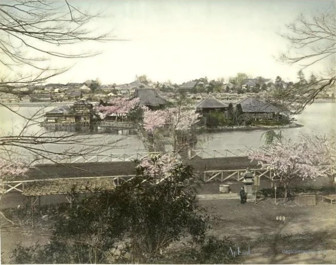 Shinobadzu (Pond) Uyeno Tokio — 日本（幕末・明治）の手彩色写真