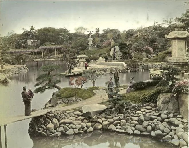 Prince Hotta's Garden at Tokio — 日本（幕末・明治）の手彩色写真