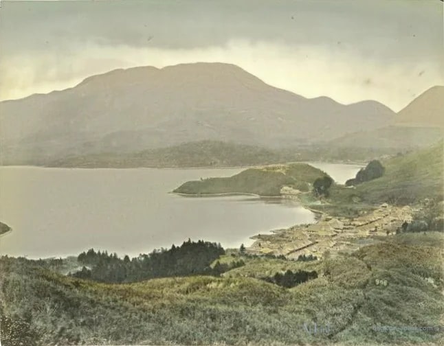 View of Hakone Lake — 日本（幕末・明治）の手彩色写真