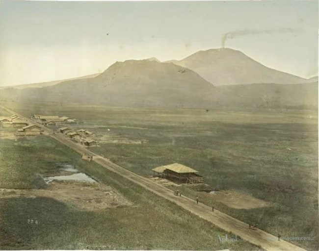 Asamayama (Fire Mountain) from Karuisawa, at Nakasendo — 日本（幕末・明治）の手彩色写真