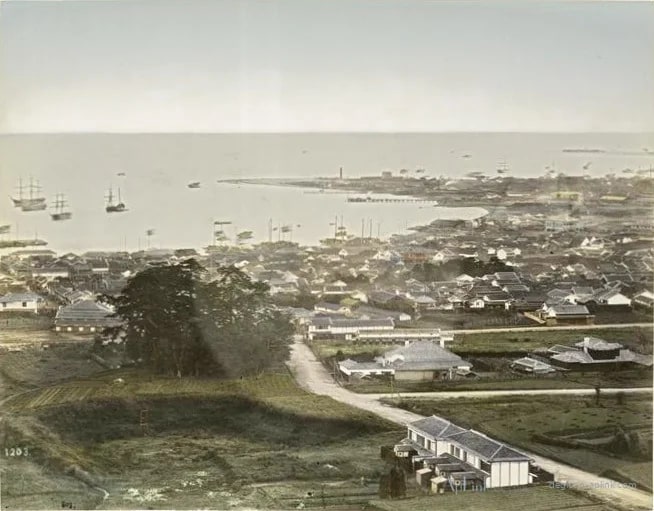 View of Kobe — 日本（幕末・明治）の手彩色写真