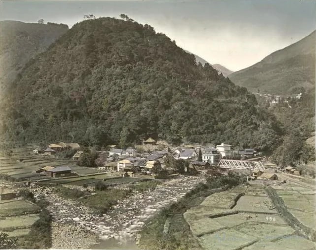 View of Yumoto — 日本（幕末・明治）の手彩色写真